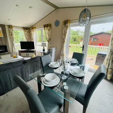 Bella Rose With Hot Tub